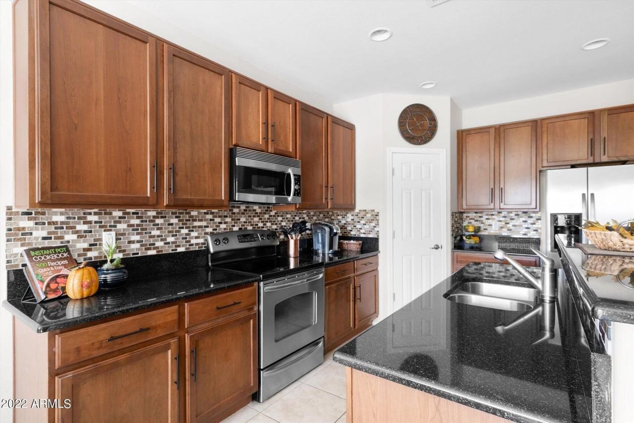 5533 W Cavedale Dr #NA - Photo 6 of 39