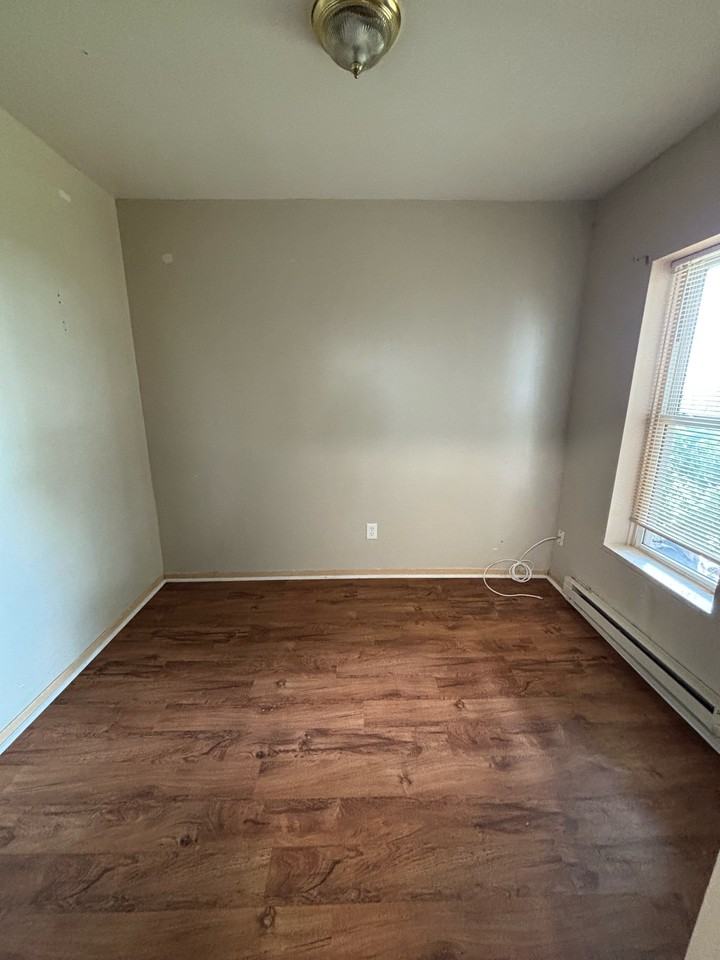 110 E 7th St #1 - Photo 2 of 7