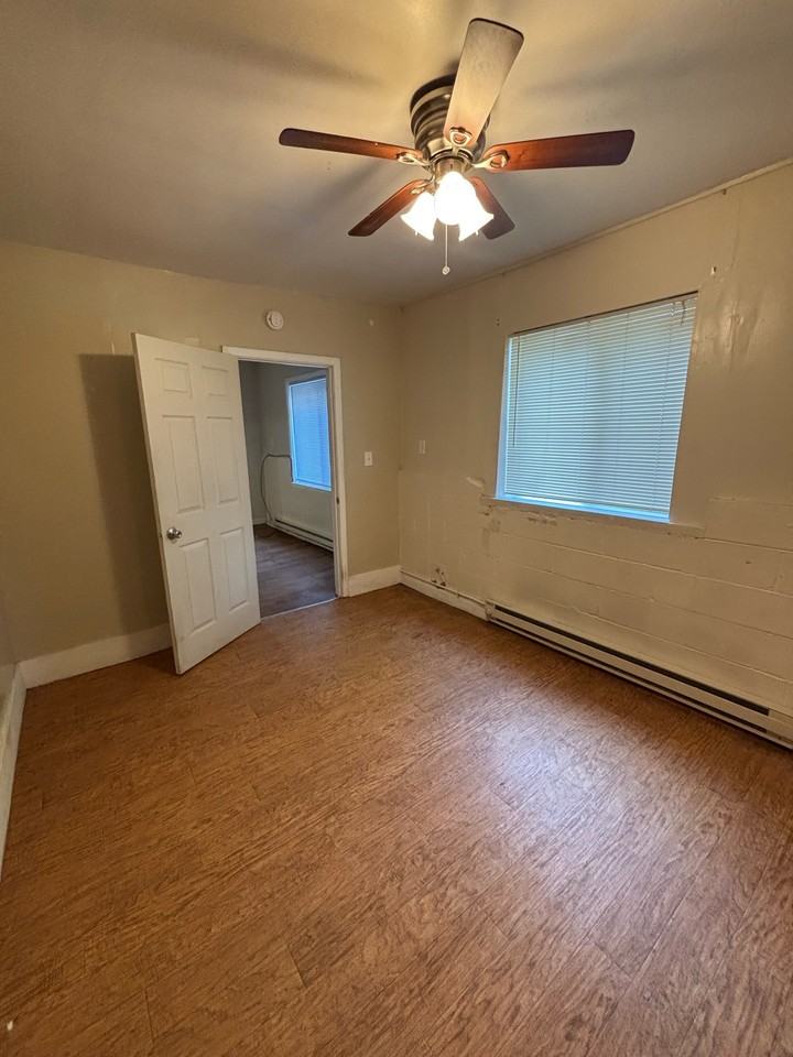 110 E 7th St #1 - Photo 3 of 7