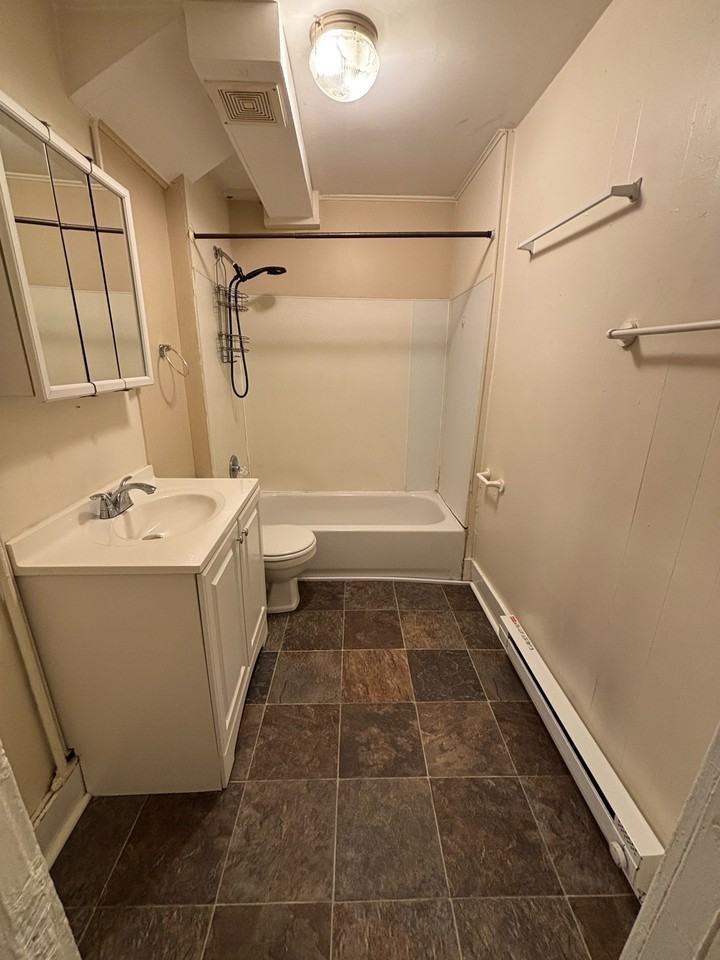 110 E 7th St #1 - Photo 4 of 7