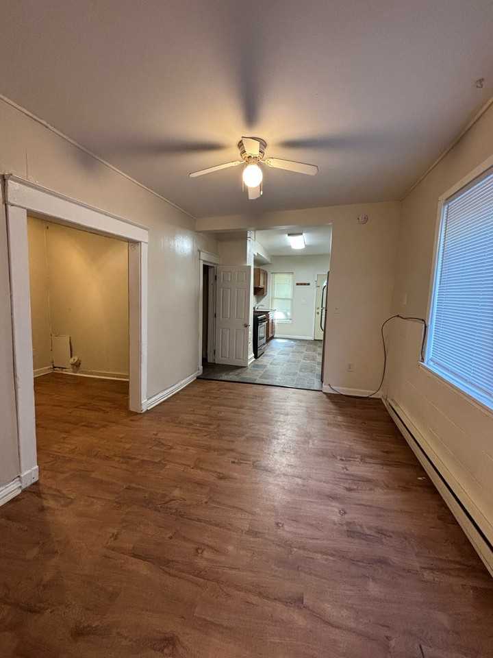 110 E 7th St #1 - Photo 5 of 7