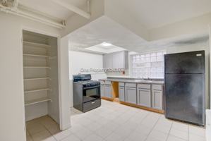featured image of 925 W 35th Ave #2