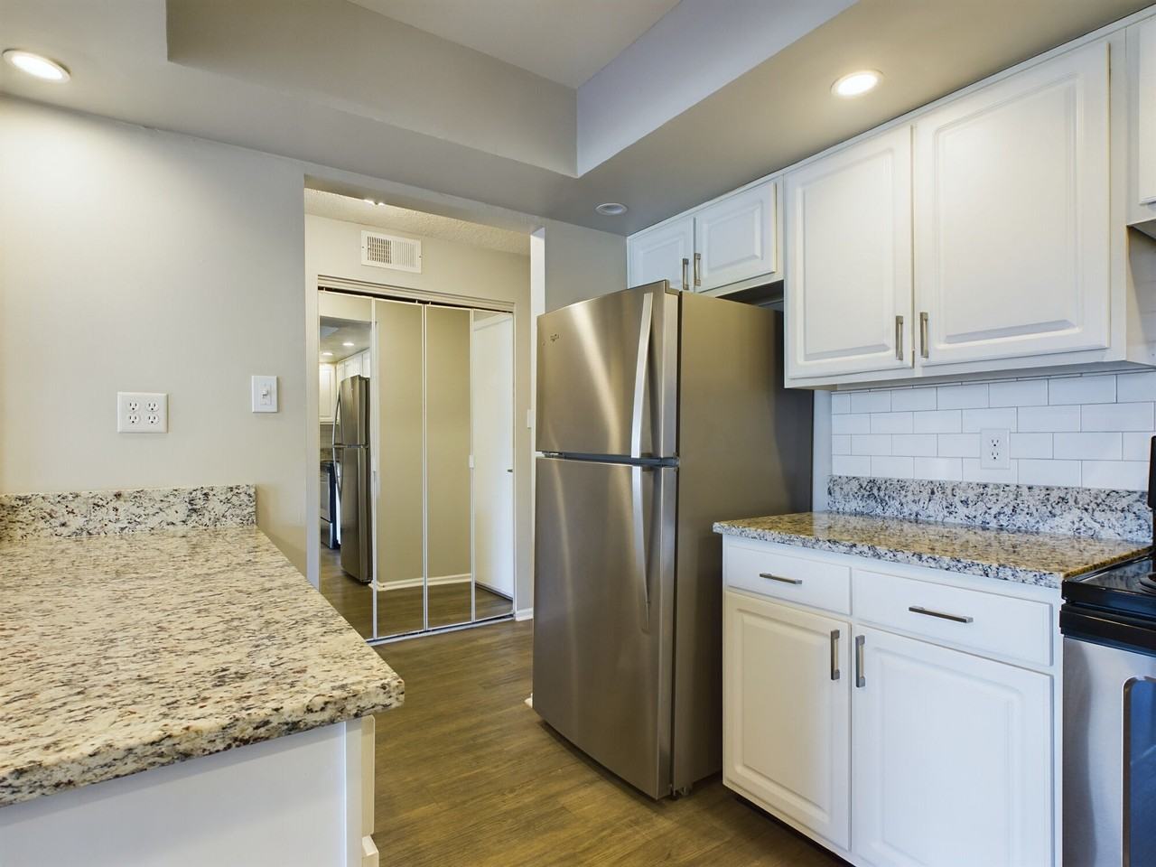 Edgewater Apartments - Photo 6 of 12