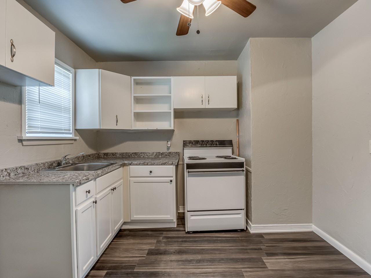 2320 Trosper Pl #1 - Photo 5 of 12