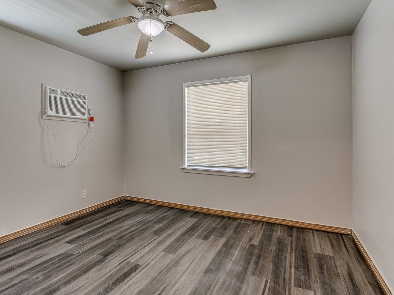 2320 Trosper Pl #1 - Photo 7 of 12