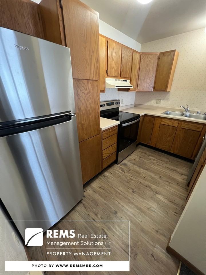 503 7th Street - Photo 3 of 8