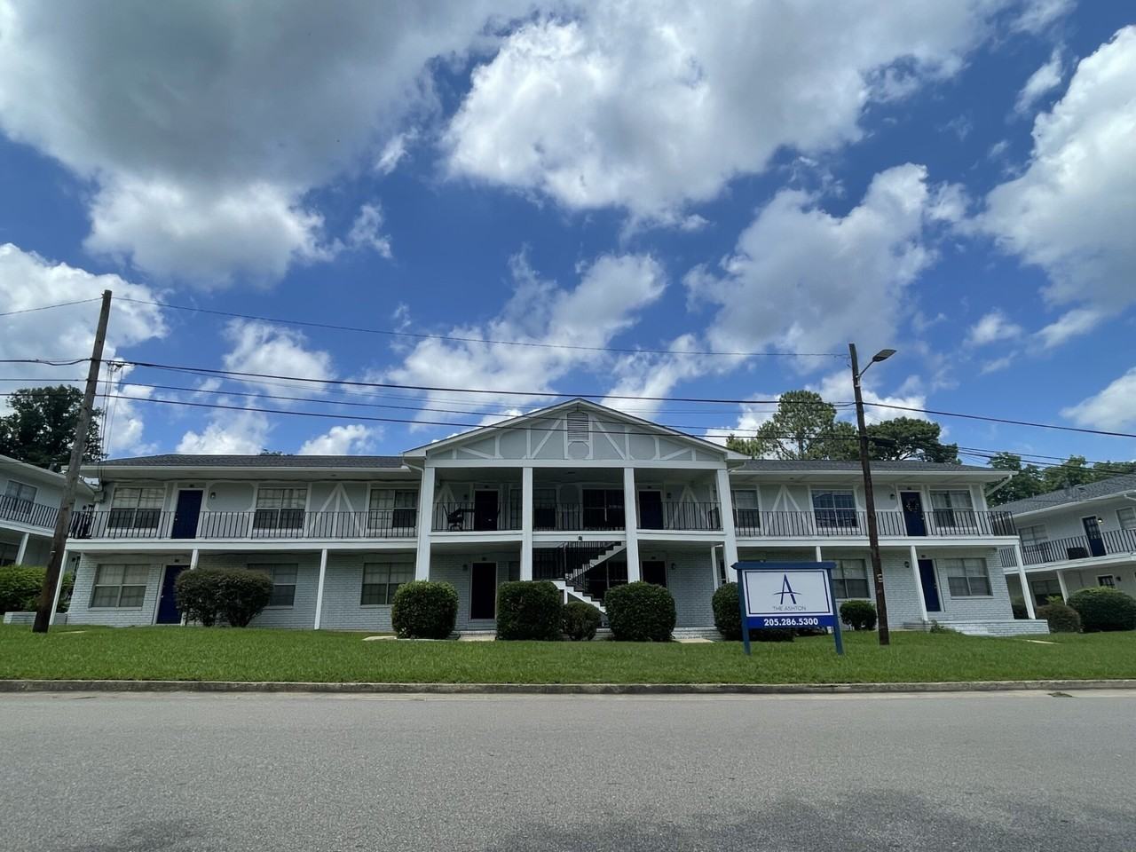 The Ashton Apts - Photo 2 of 5