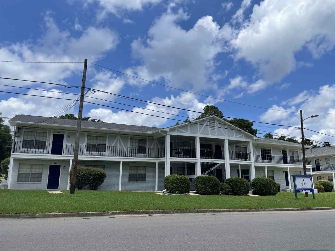 The Ashton Apts - Photo 3 of 5