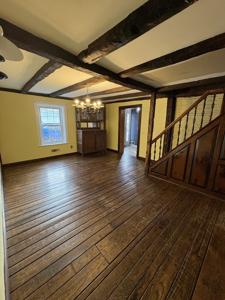 537 Green Hollow Rd - Photo 5 of 18