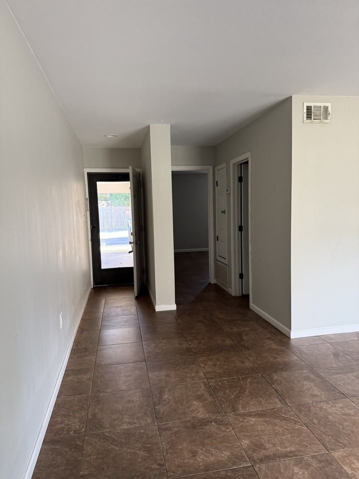 403 Marshall Ct Nw #1 - Photo 2 of 17