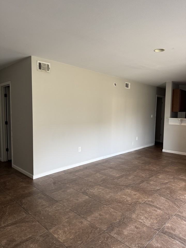 403 Marshall Ct Nw #1 - Photo 3 of 17