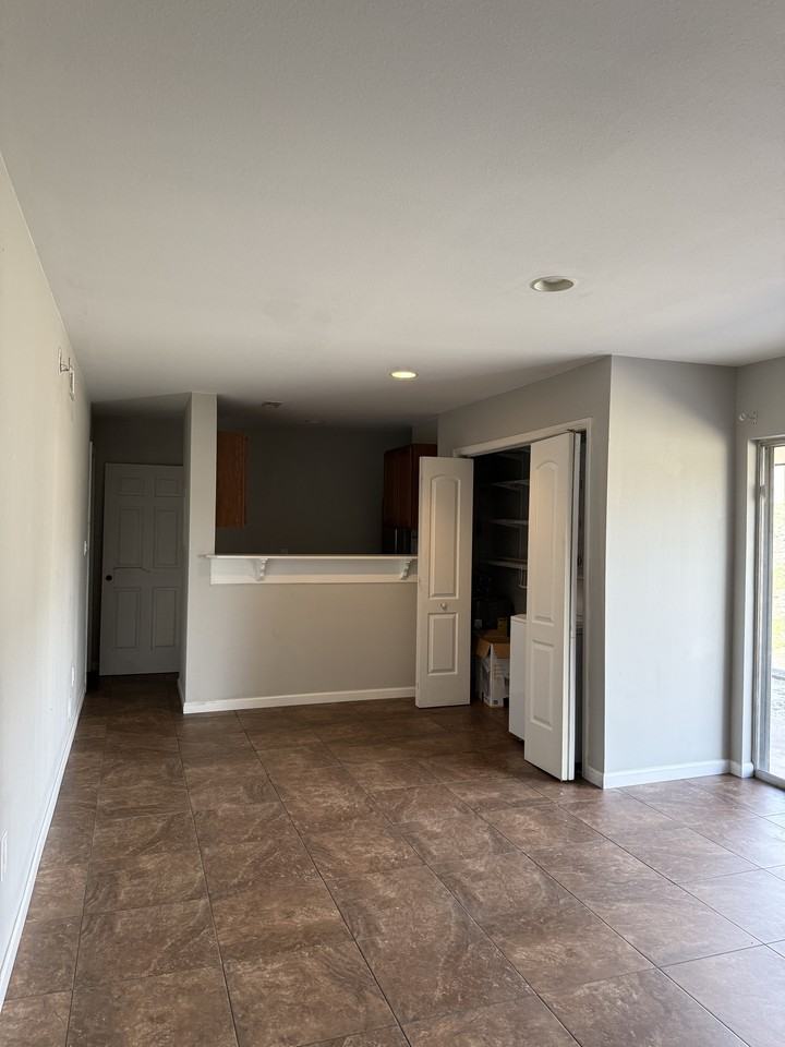 403 Marshall Ct Nw #1 - Photo 4 of 17