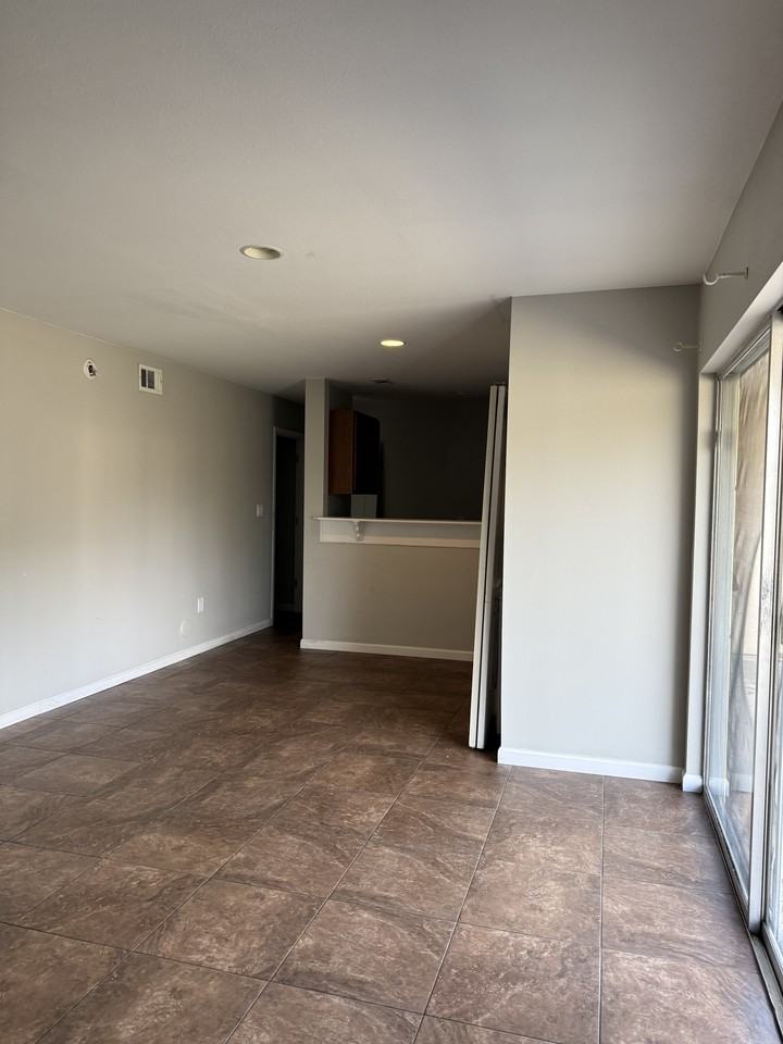 403 Marshall Ct Nw #1 - Photo 5 of 17