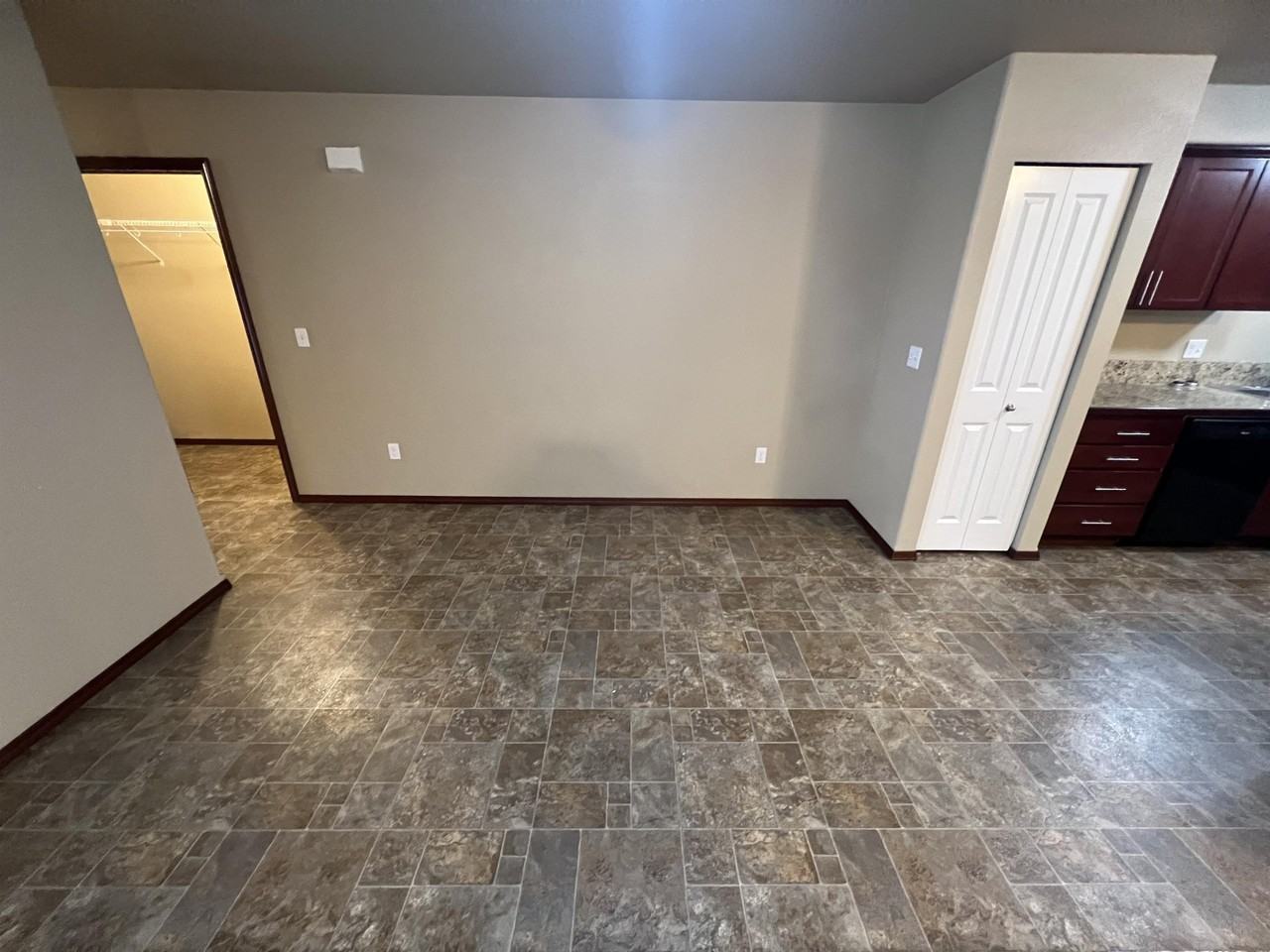 N14716-202 - Photo 7 of 32