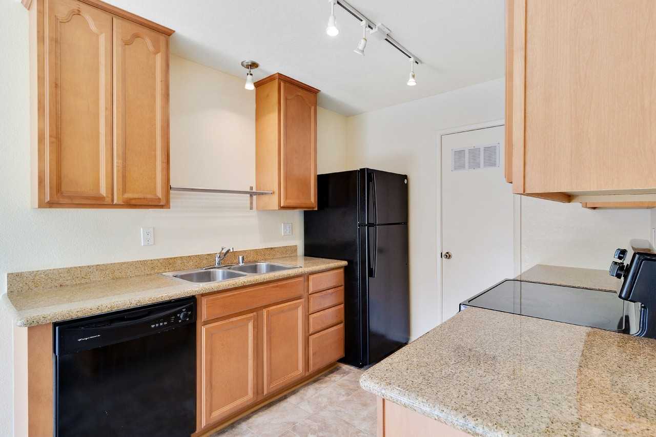 935 Heartwood Avenue - Photo 5 of 15