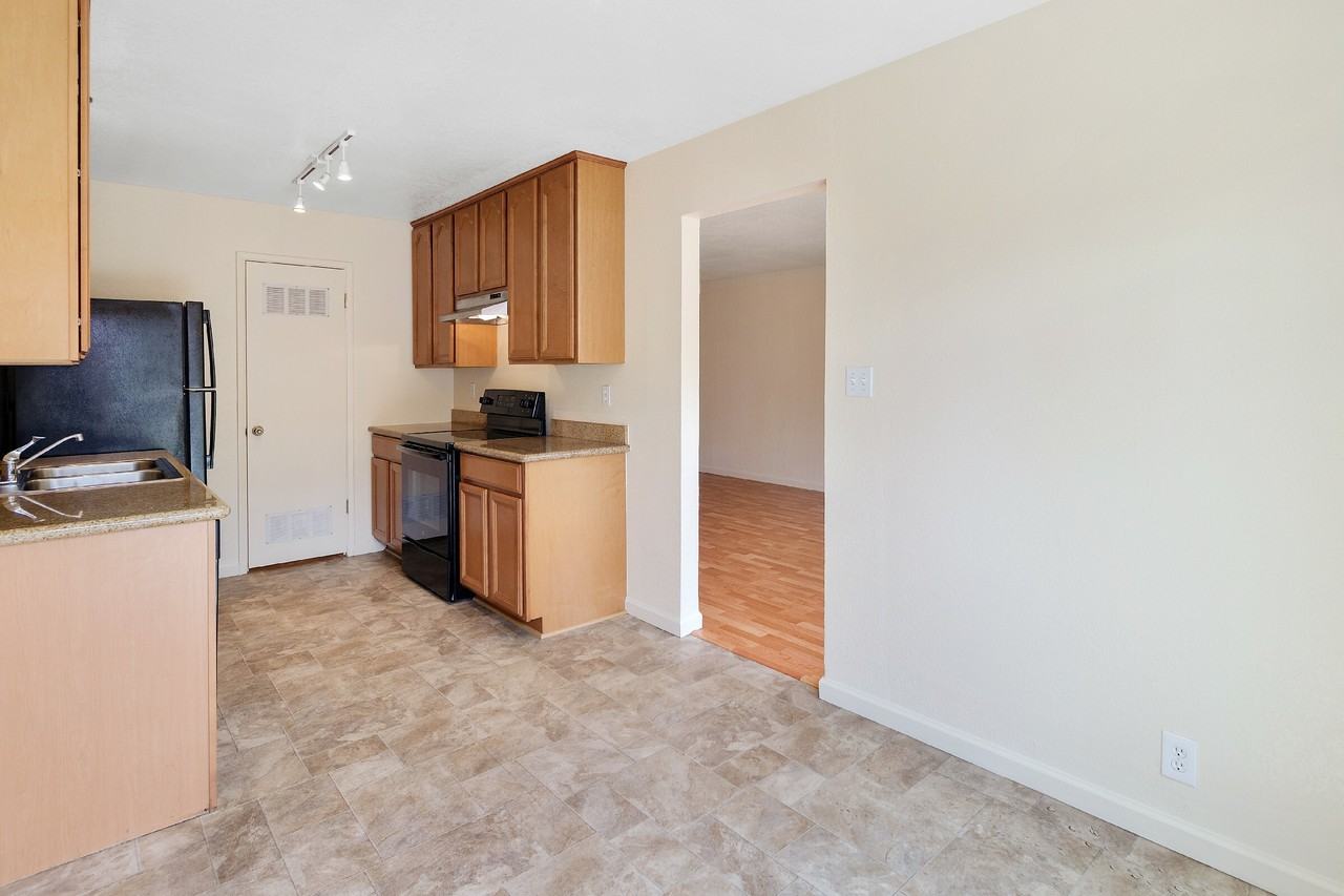 935 Heartwood Avenue - Photo 6 of 15