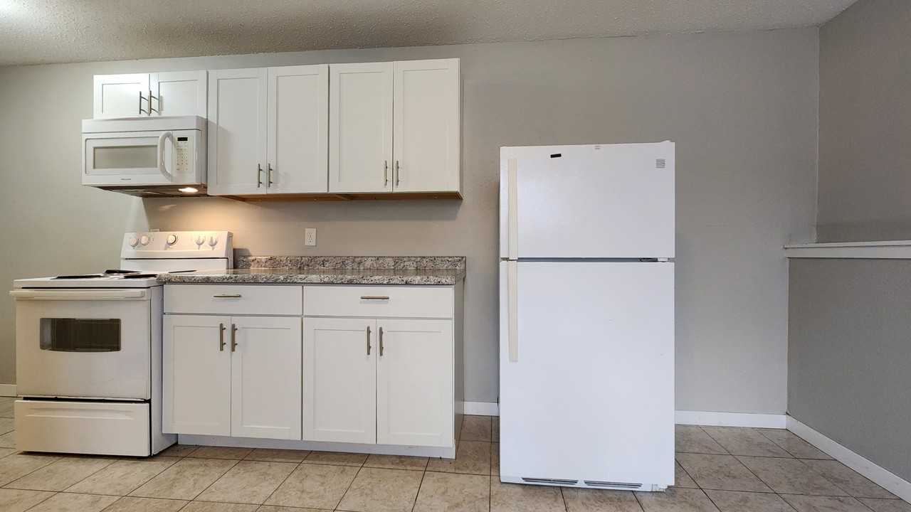 717 30th St. North - Photo 4 of 9