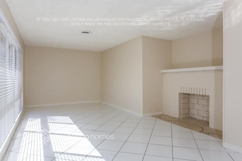 8119 Nw 72nd Ave - Photo 4 of 22