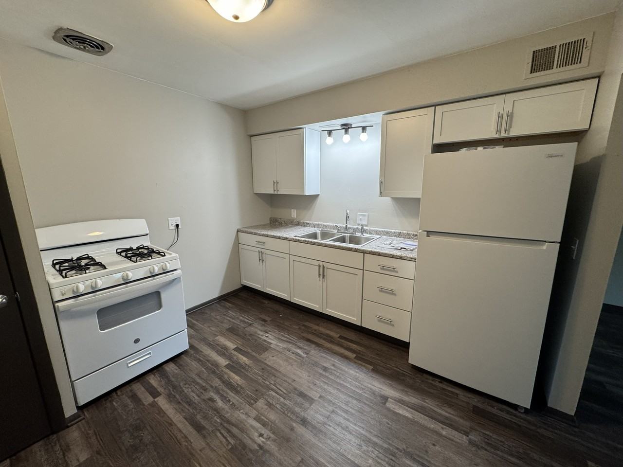 828 East Milwaukee Street - Photo 3 of 7