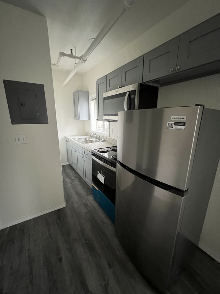 411 Mission St. - Photo 3 of 4