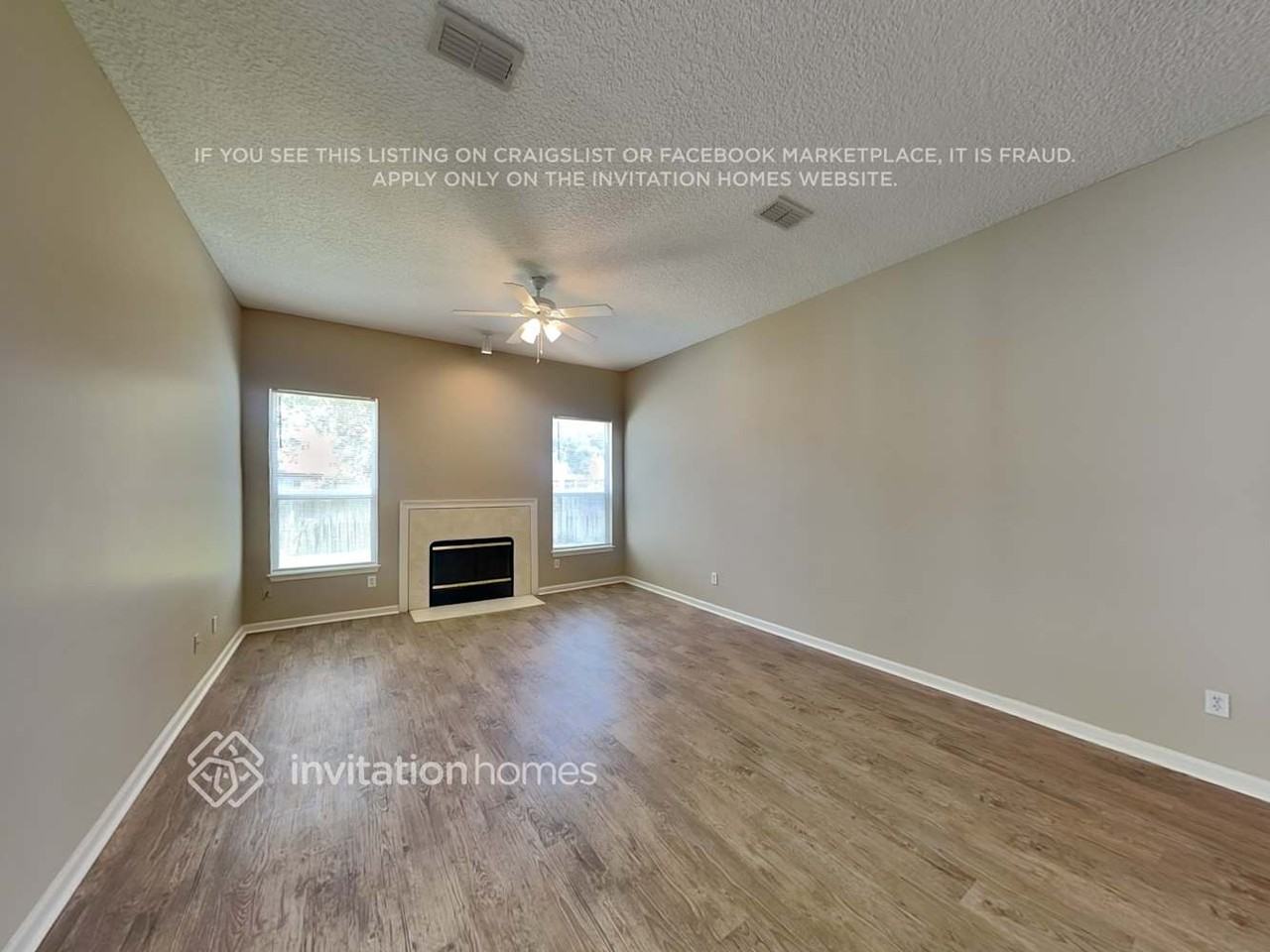 1029 Deer View Ln - Photo 3 of 19