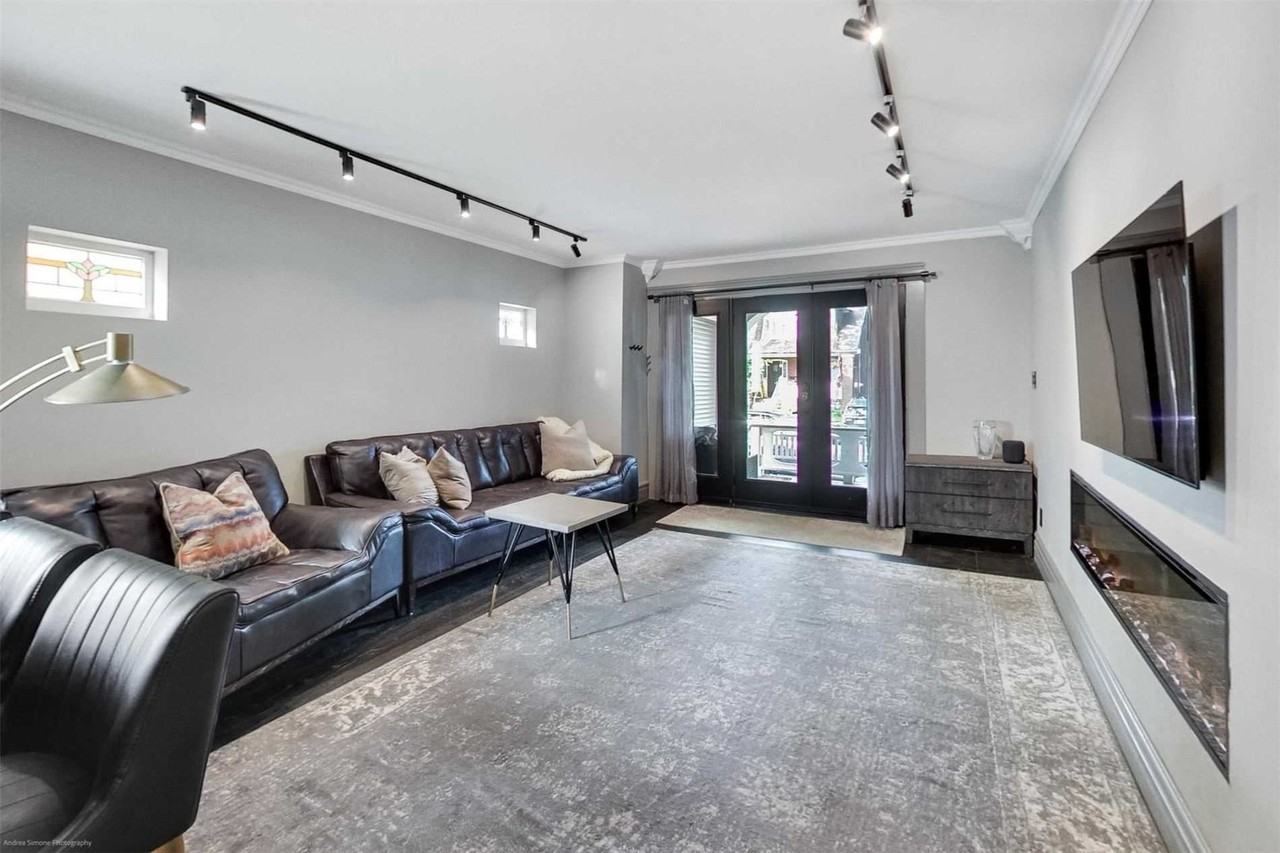 64 Scarboro Beach Blvd - Photo 4 of 19