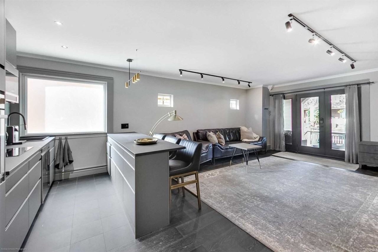 64 Scarboro Beach Blvd - Photo 5 of 19