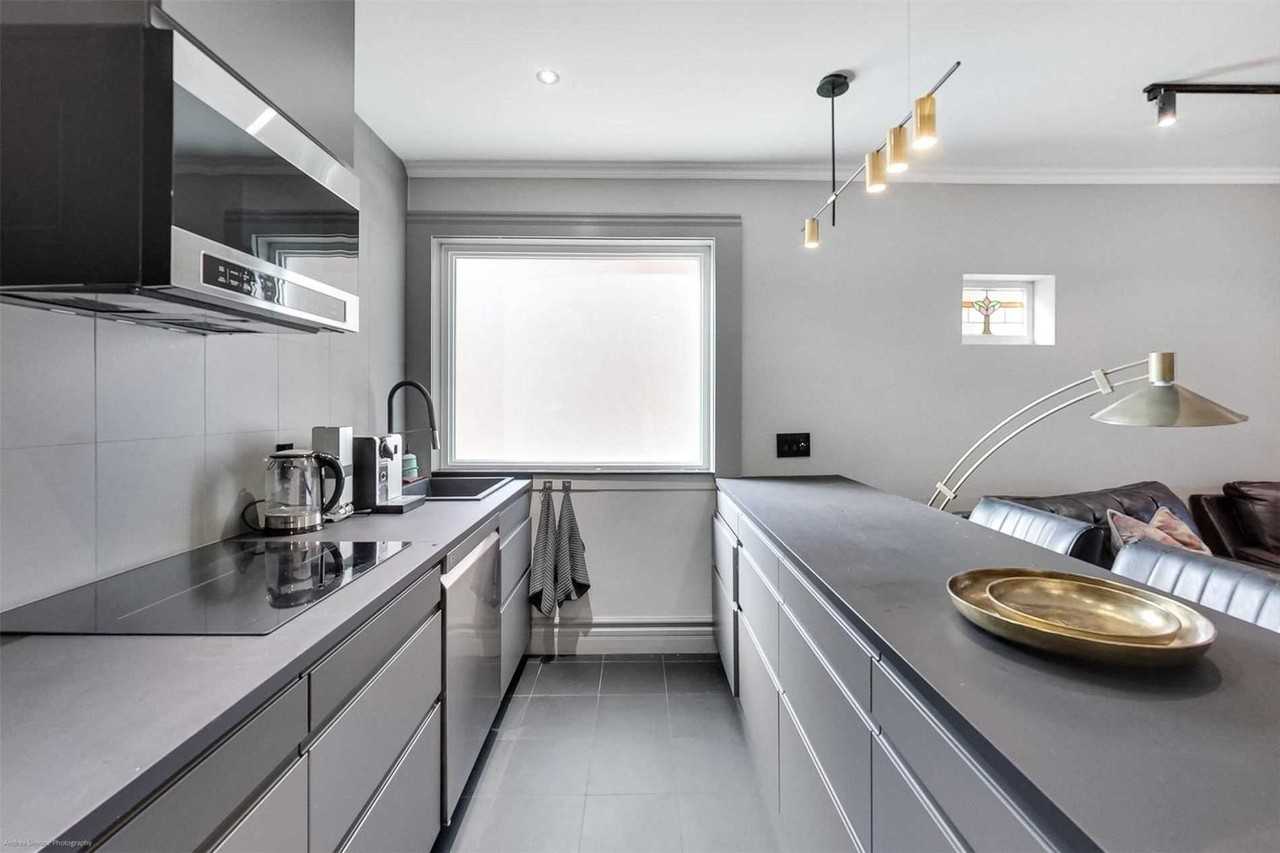 64 Scarboro Beach Blvd - Photo 6 of 19