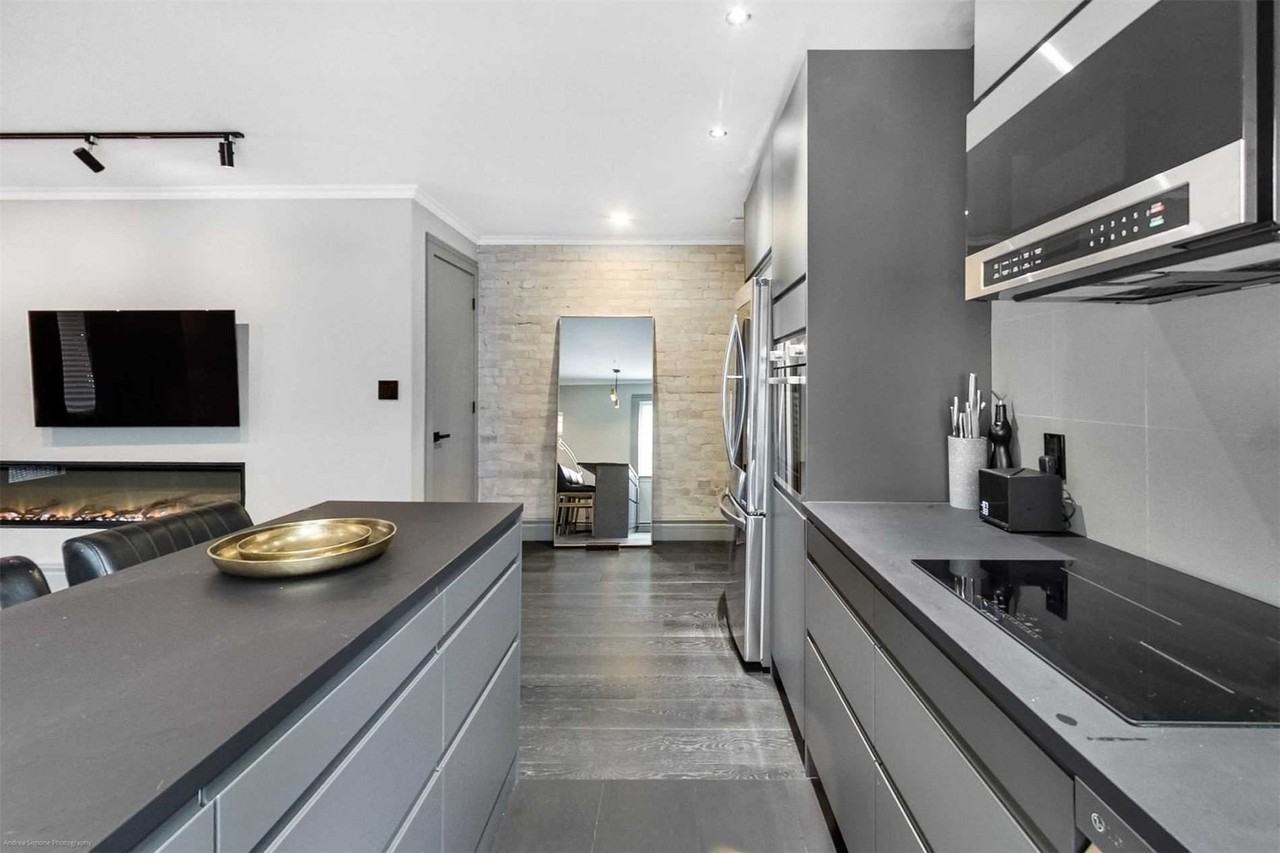 64 Scarboro Beach Blvd - Photo 7 of 19