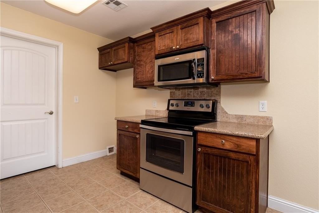 2804 S C St - Photo 5 of 15