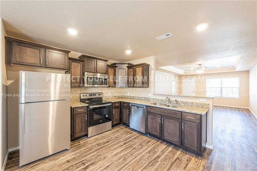 916 Rachel St - Photo 4 of 16