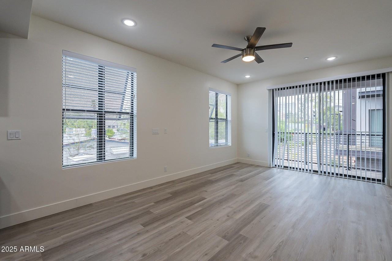 250 S Roosevelt St Unit 250 #250 - Photo 3 of 11