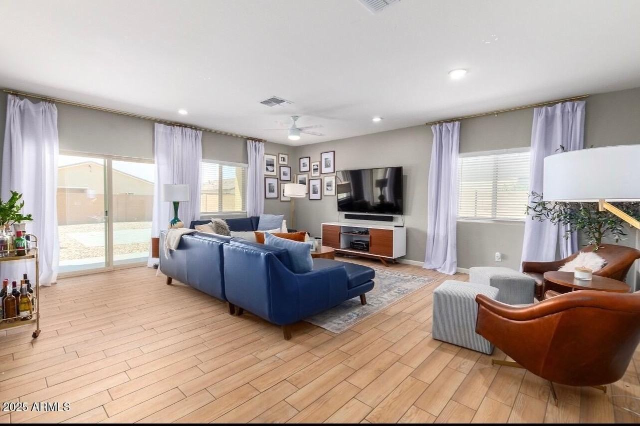 155 W Jamaica Pl - Photo 3 of 11