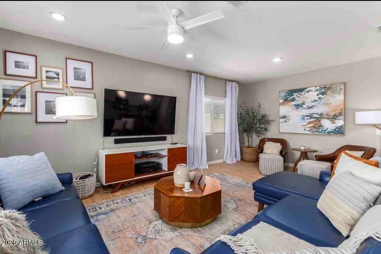 155 W Jamaica Pl - Photo 4 of 11