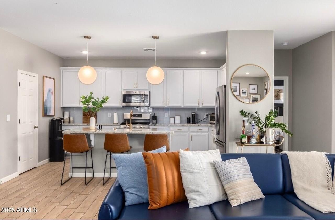 155 W Jamaica Pl - Photo 5 of 11