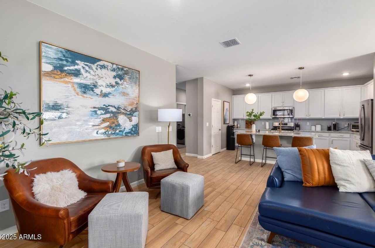 155 W Jamaica Pl - Photo 6 of 11