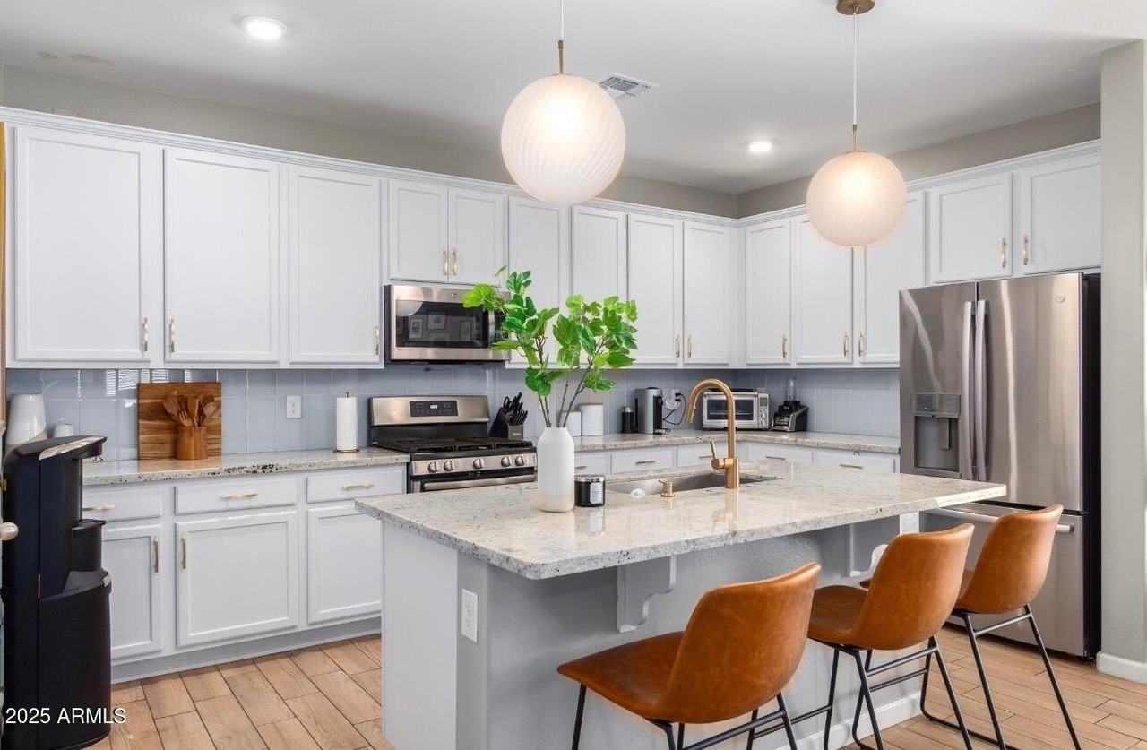 155 W Jamaica Pl - Photo 7 of 11