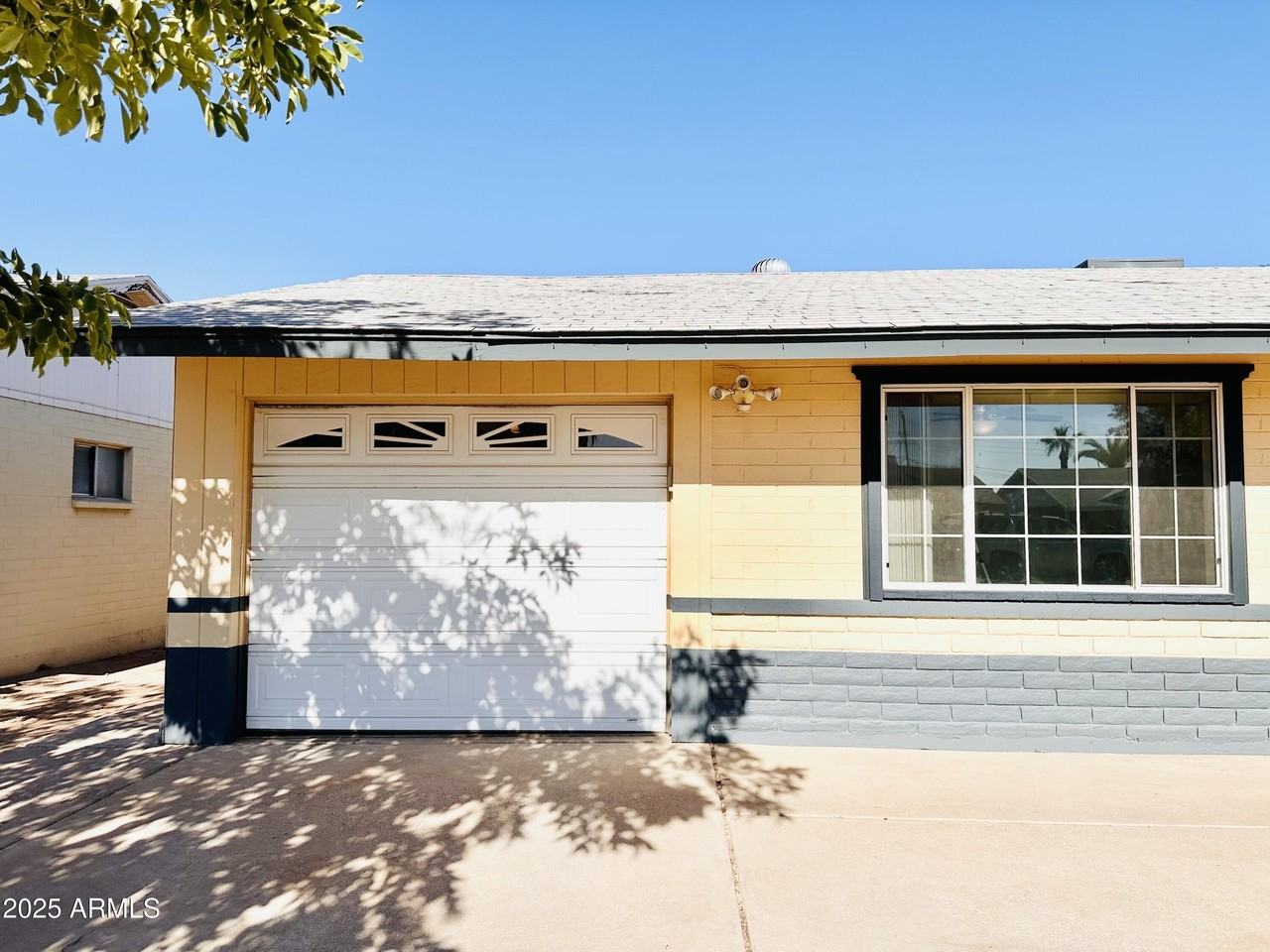 936 E 7th Dr - Photo 2 of 24