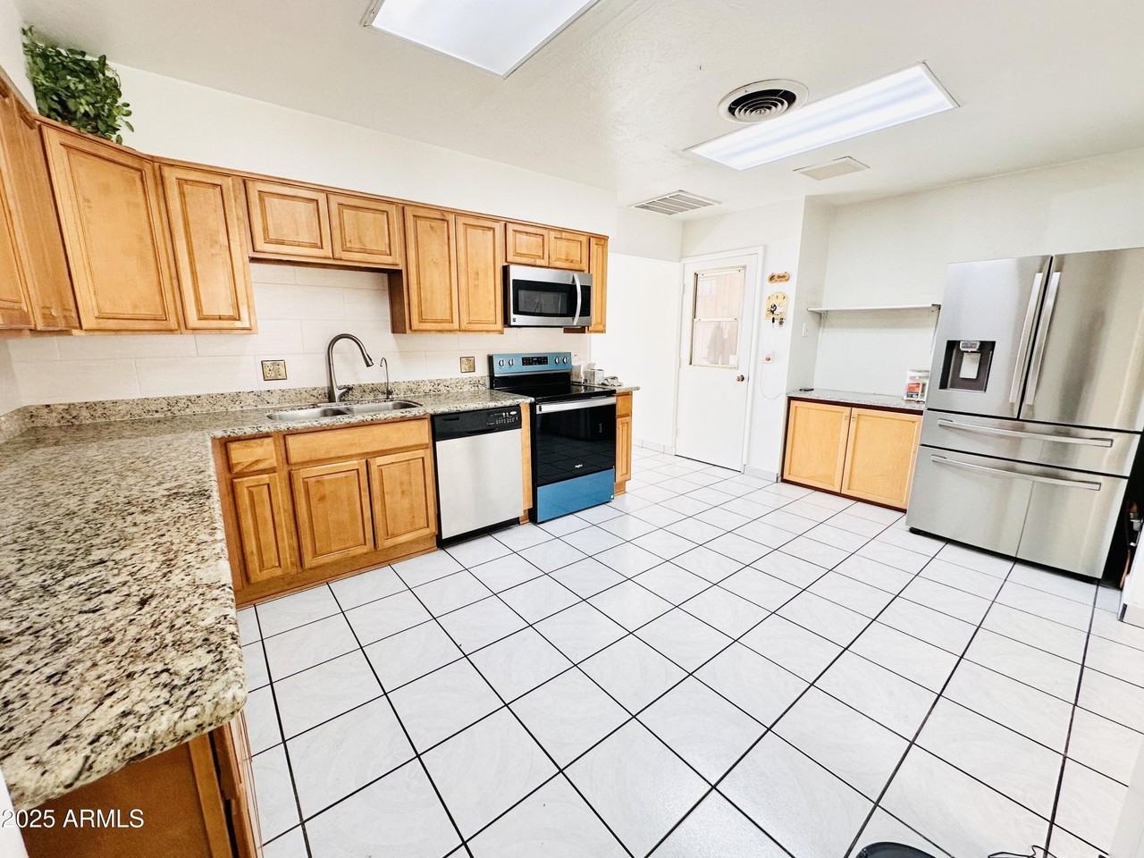 936 E 7th Dr - Photo 4 of 24