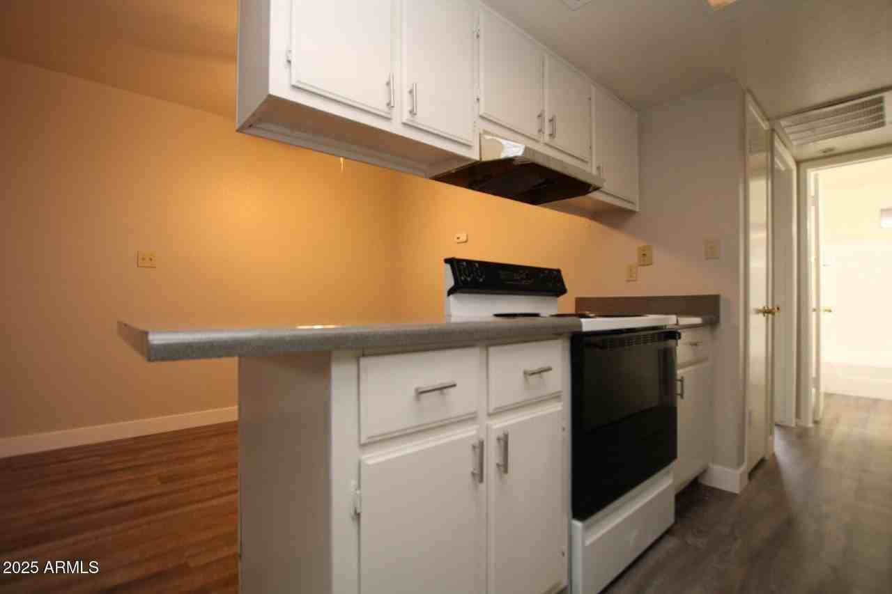 3004 E Waltann Ln Apt 6 #6 - Photo 4 of 8