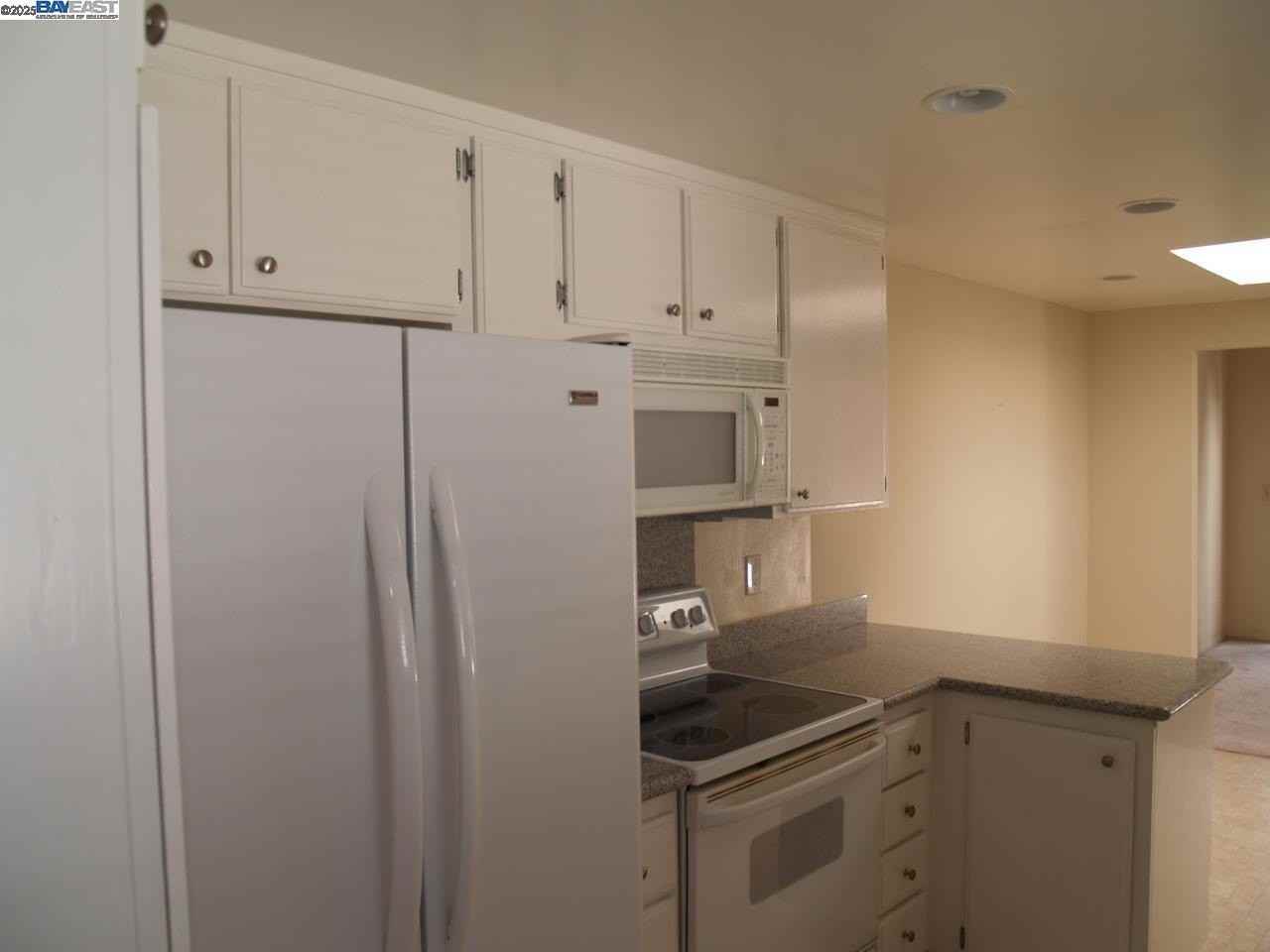 515 Rolling Hills Ln - Photo 7 of 35