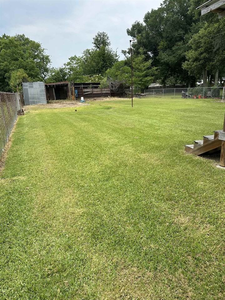 1518 Ridgefield Ave - Photo 5 of 11