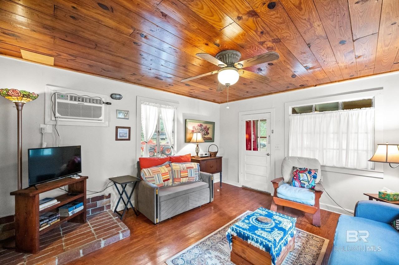 8600 Crawford Rd - Photo 6 of 30