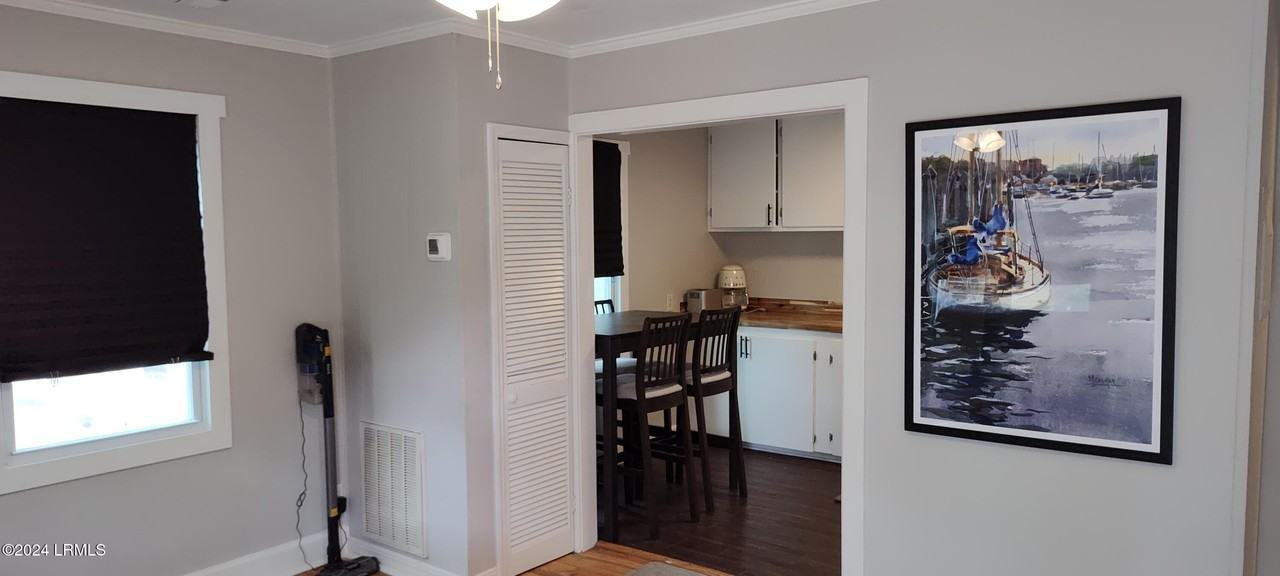 607 Waight St - Photo 4 of 21