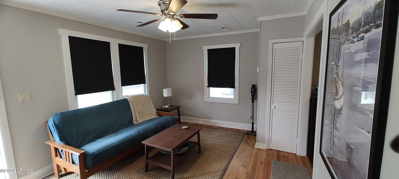 607 Waight St - Photo 6 of 21