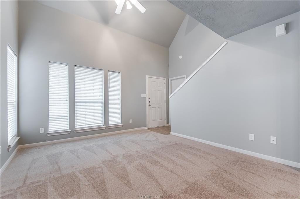 504 Nelson Ln - Photo 5 of 41