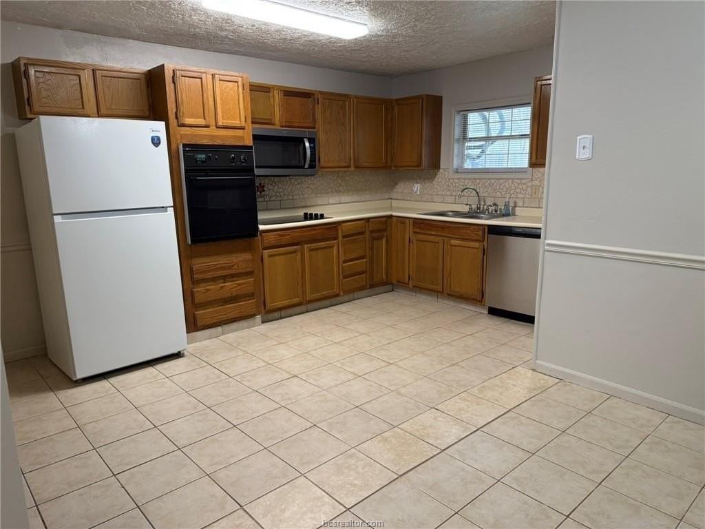 1302 E 23rd St - Photo 6 of 23