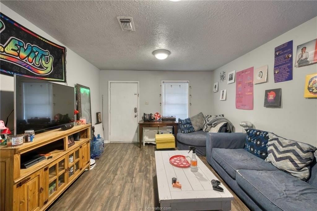 1223 Airline Dr - Photo 3 of 12