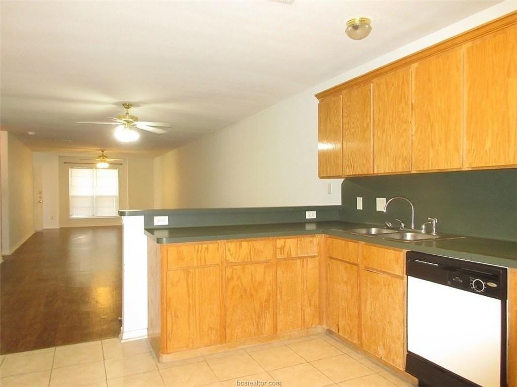 916 Willow Pond St - Photo 4 of 17