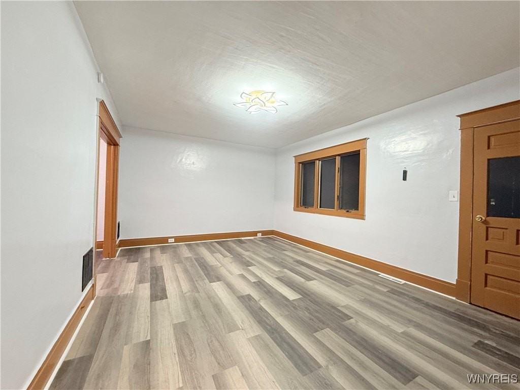 111 Dempster St - Photo 3 of 23